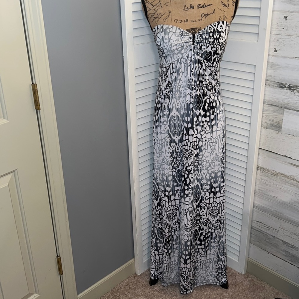 Kiwi size medium strapless long dress